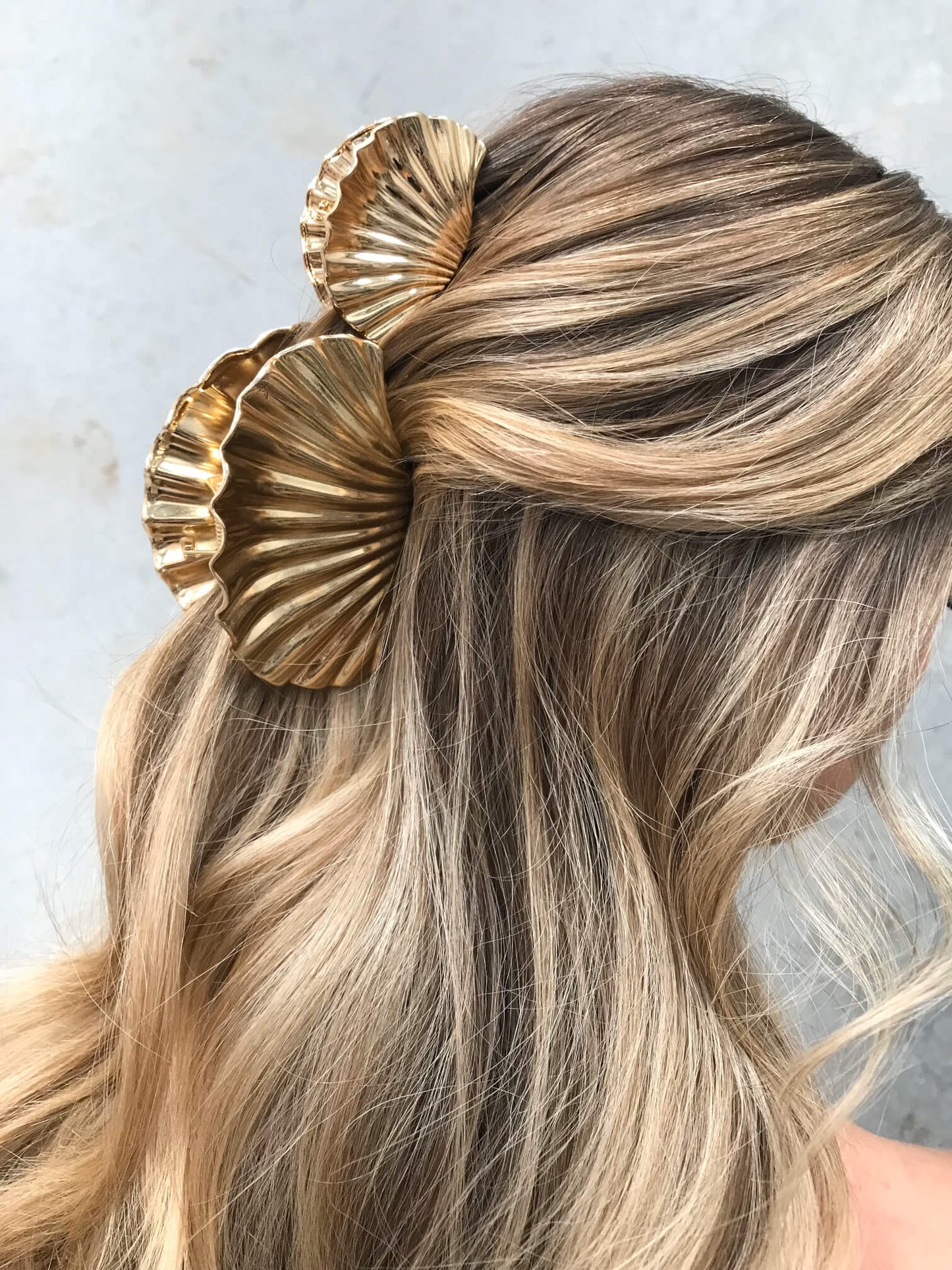 Cora Shell Large Clip